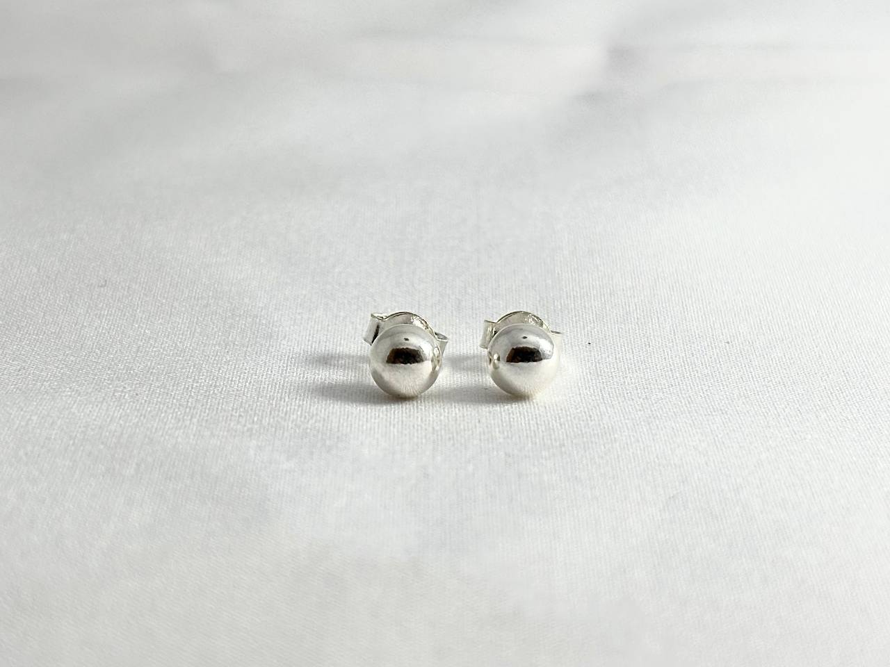 Aretes bolitas grandes en Plata 925