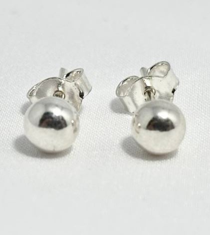 Aretes bolitas grandes en Plata 925