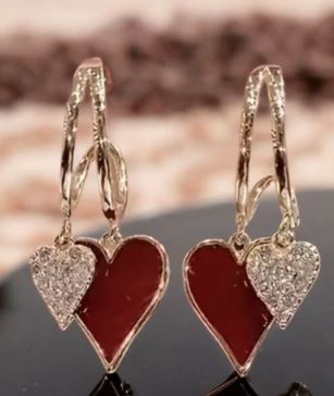 Aretes de corazón rojo